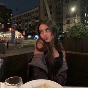 Meet your Posher, Adriana